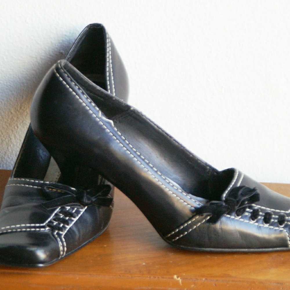 Shoes - Picture 6 of 8